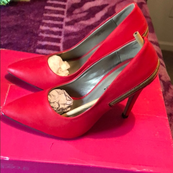 Shoes - Picture 1 of 4